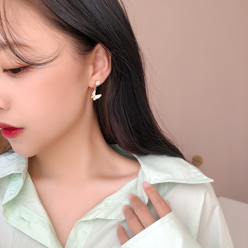 S925 Silver Needle Korean elegant female oil-dripping butterfly earrings, new trendy, simple and fresh stud earrings Application Scenario