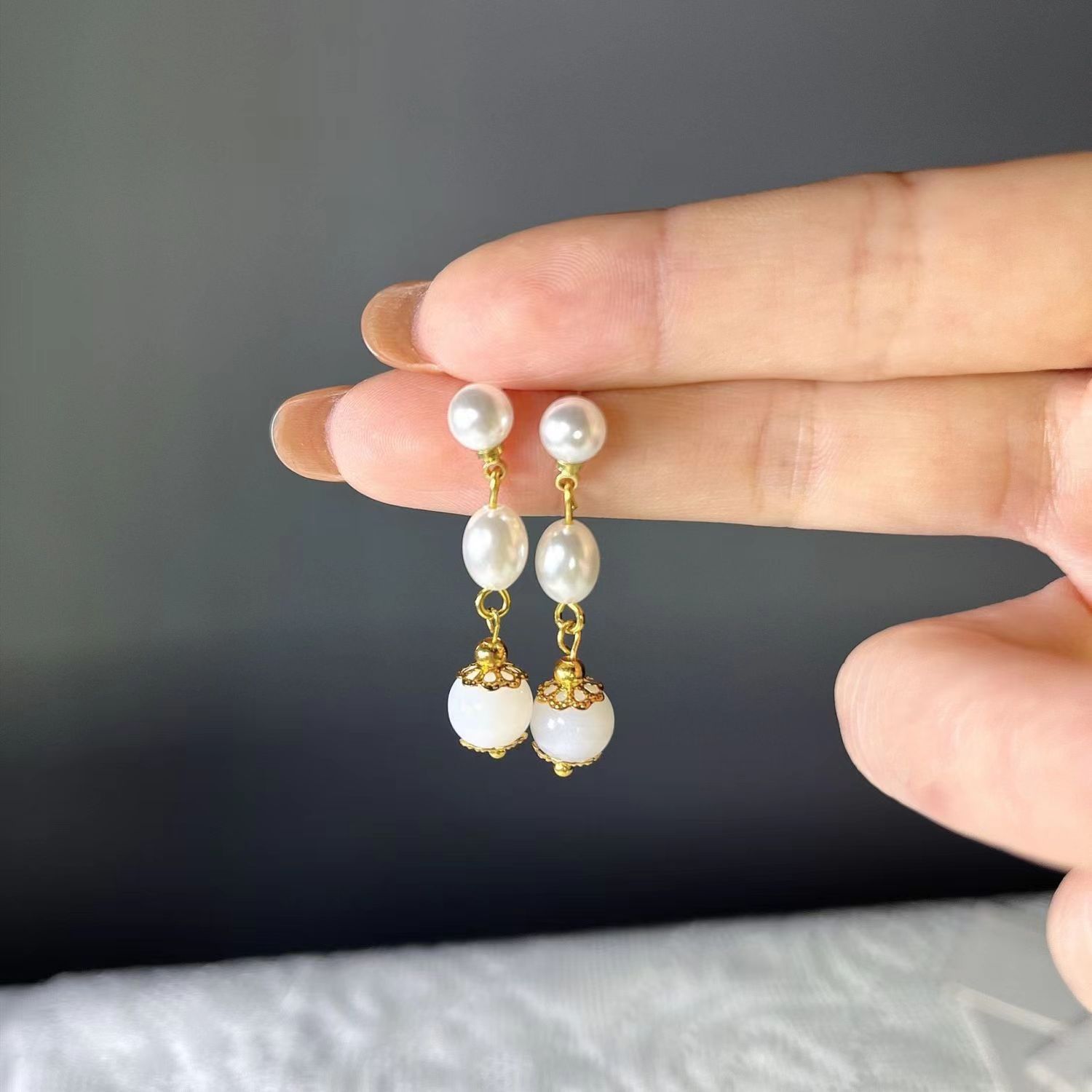 Imitation pearl earrings, women's retro Hanfu white jade earrings, elegant new trendy pearl droplet Xiuhe earrings full figure