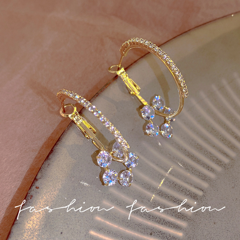 Simple and niche forest-themed flower earrings, trendy zircon ear rings on Instagram, high-end and versatile earrings wholesale details Picture