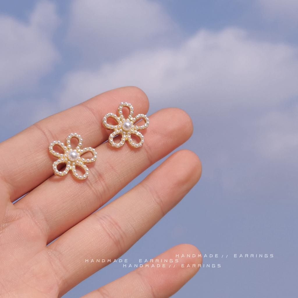 S925 Silver Needle Cross-border New Fresh Small flower Stud style pearl Earrings, plum blossom-shaped pearl stud supply factory full figure