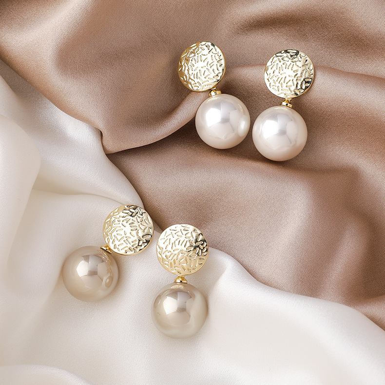 New Korean-style stylish metal champagne-colored pearl stud earrings with a simple and cold style Specification drawing