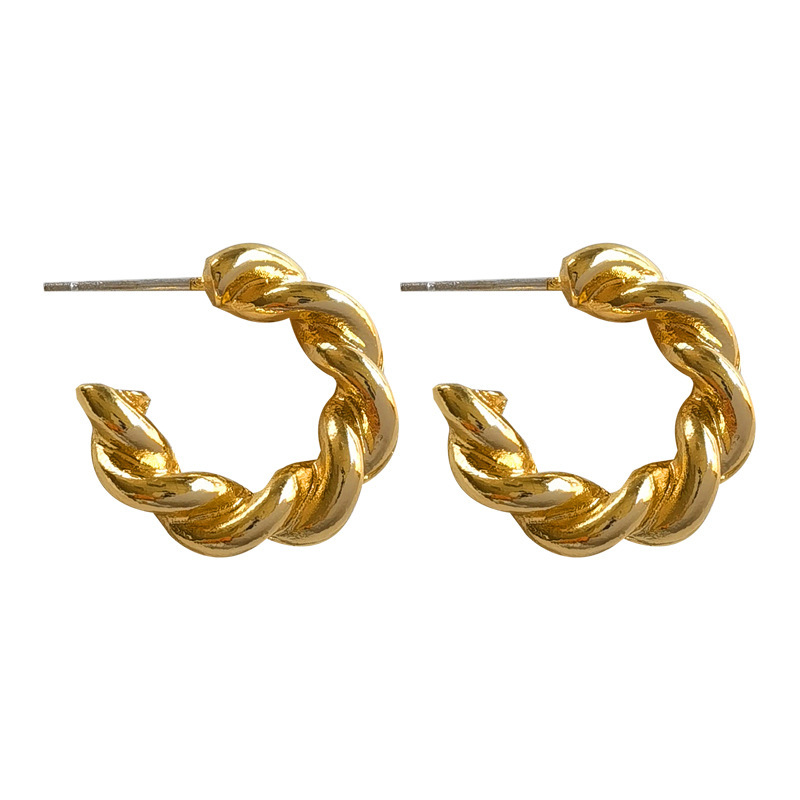 S925 Silver needle Japanese and Korean cold style twisted C-shaped stud earrings, the same style of trendy earrings, fashionable and individual earrings Item Picture