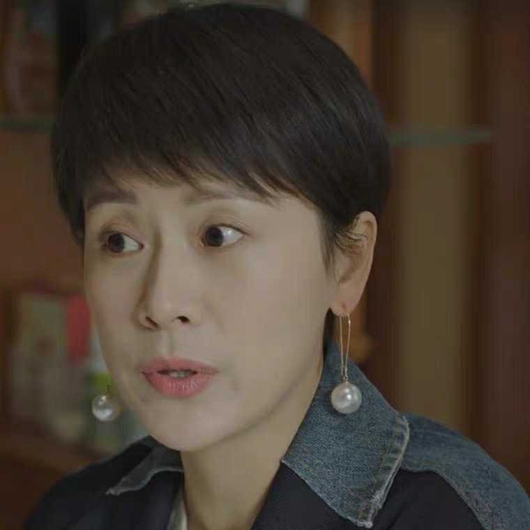 Long pearl earhook earrings from South Korea, a popular Internet celebrity, with a unique touch. Silver hook and sparkling diamond stud earrings, slimming U-shaped earrings for women Specification drawing