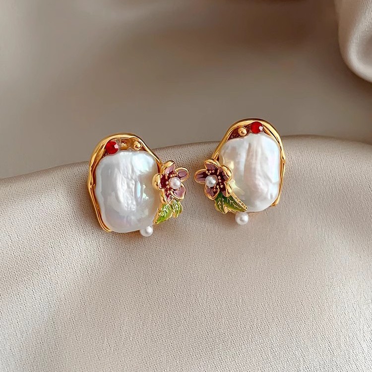 Monet's Garden Irregular Baroque natural large pearl stud earrings, women's design sense, niche earrings, high-end earrings Application Scenario