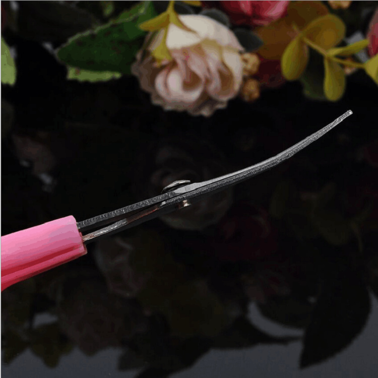 Factory direct sales of embroidery scissors wholesale. 4.5/3.5-inch scissors can replace Wang Wuquan's upturned embroidery scissors wholesale details Picture