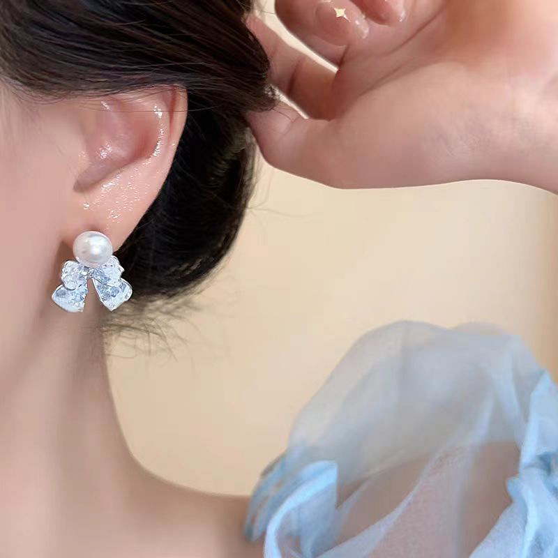 Blue gradient bow pearl stud earrings for women, a light luxury and high-end style earring, a new bestseller in 2025 full figure