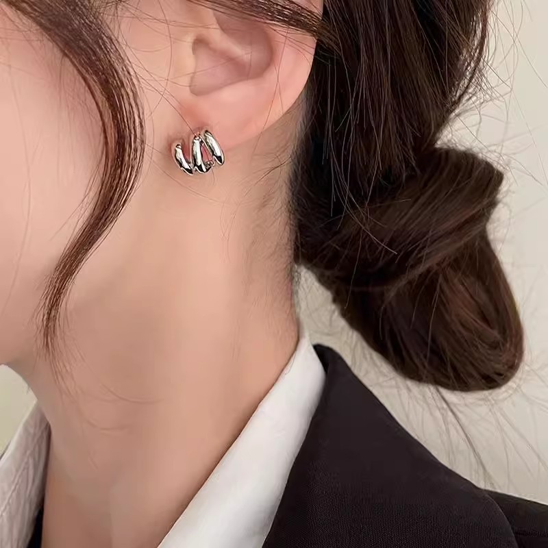 Multi-layer metal cold style earrings, a high-end feminine touch, unique and niche stud earrings, simple and elegant, small design sense earrings Application Scenario