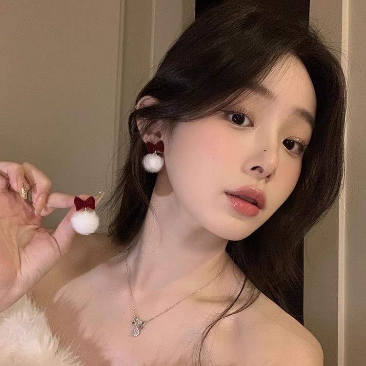 New Year and Christmas retro red earrings for women, a fashionable autumn and winter atmosphere, hairball stud earrings, and a niche design sense of earrings full figure
