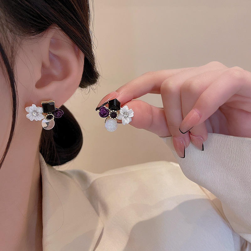 Retro purple crystal flower earrings for women, 2025 new niche design earrings, gentle and elegant, high-end stud earrings details Picture