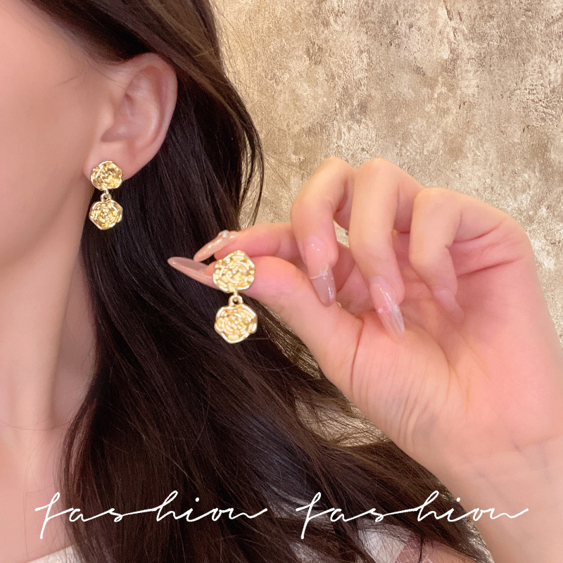 French retro metal flower pendant earrings, high-end, cold style, exquisite and fashionable, fairy-like, silver needle stud earrings for women details Picture