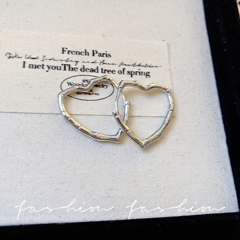 Bamboo-joint heart-shaped earrings with a niche design sense, high-end cool style, stud earrings, simple and unique temperament, silver needle earrings wholesale Specification drawing