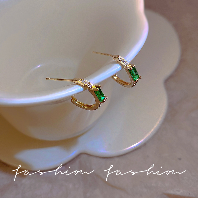 Retro grandmother green square zirconia stud earrings, niche and simple style, versatile earrings, forest-themed personalized earrings wholesale Application Scenario