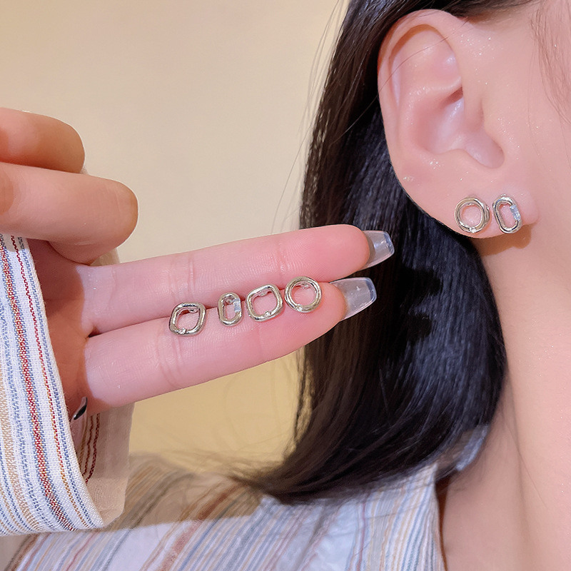925 Silver needle simple and elegant stud earrings, French retro small and high-end earrings, cold style set for women wholesale Application Scenario