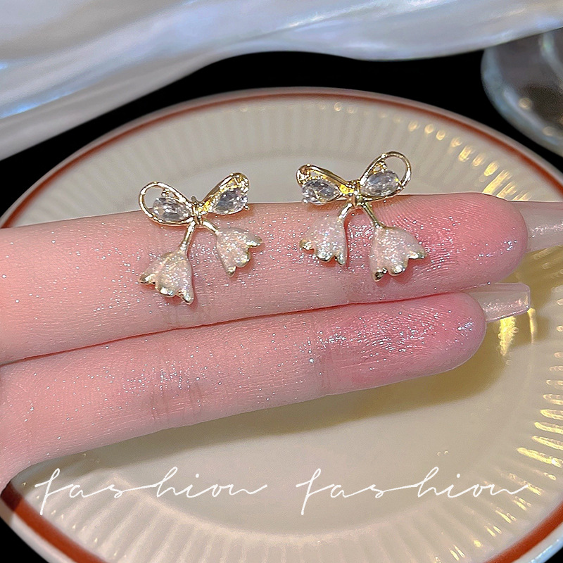 s925 Silver needle simple chanel-style bow stud earrings, elegant ins super fairy-like flower earrings, fashionable and individual earrings full figure
