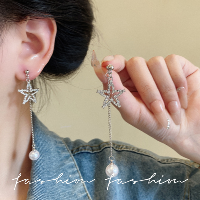 Exquisite full-diamond star-shaped tassel earrings make the face slimmer. Long pearl stud earrings exude a light luxury and high-end feel. Unique silver needle earrings details Picture
