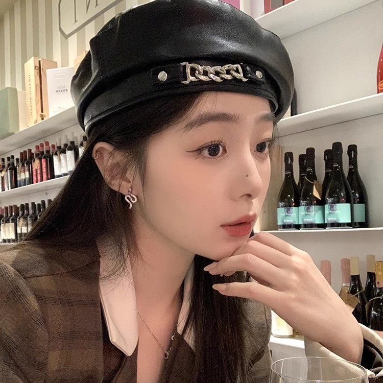 Limited edition snake-shaped stud earrings for the Year of the Snake, unique and distinctive for women, light luxury, exquisite and high-end design earrings details Picture