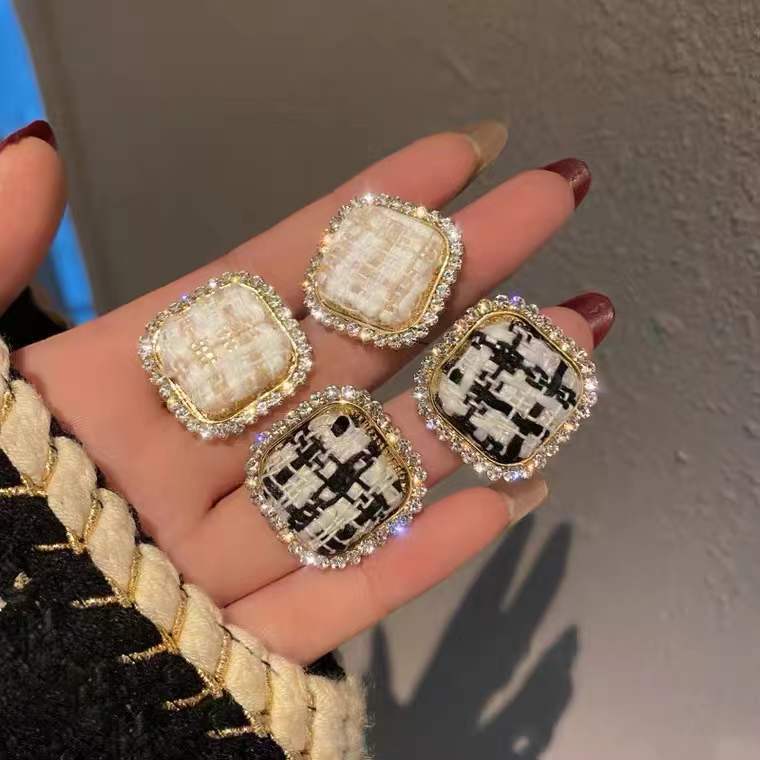 S925 Silver needle checkerboard checkered fabric diamond square stud earrings, Korean niche girl retro checkered Ins-style earrings full figure