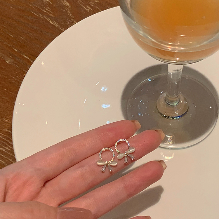 S925 Silver Needle small and exquisite cat's eye stone bow stud earrings for women, simple and personalized circle diamond earrings wholesale full figure