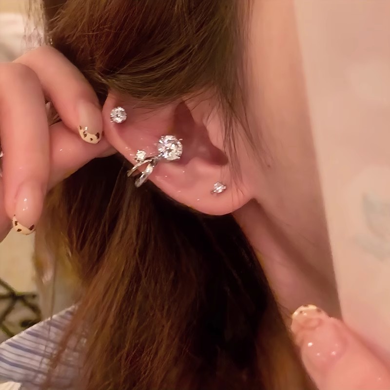 Blue zircon linear ear bone clips, a niche design for women, high-end ear studs, unique charm, and a cool and refreshing earpiece Specification drawing