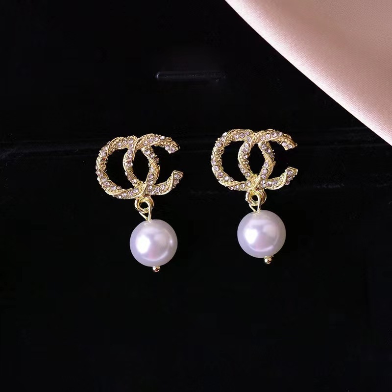 S925 Silver Needle Double c Earrings, a new trendy and stylish pearl stud earrings for women wholesale full figure