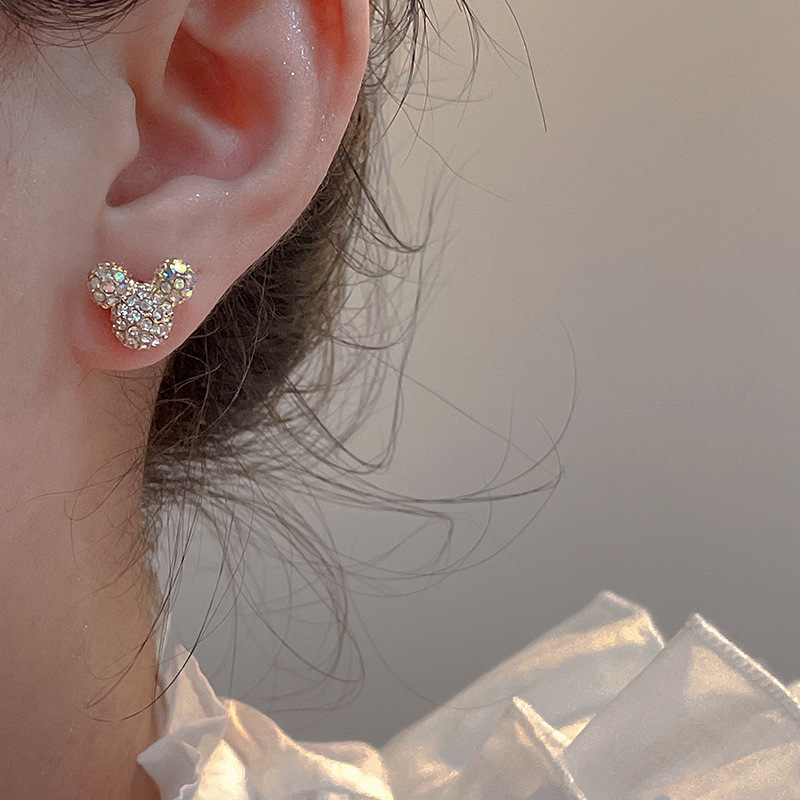 Autumn S925 silver needle exquisite and versatile Mickey Mouse earrings, niche design, super shiny and cute Mickey Mouse earrings and stud earrings for girls full figure