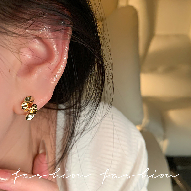 Unique, sweet, cool and cold style, irregular-shaped stud earrings, small, simple, niche and high-end earrings for women, commuter earrings Application Scenario