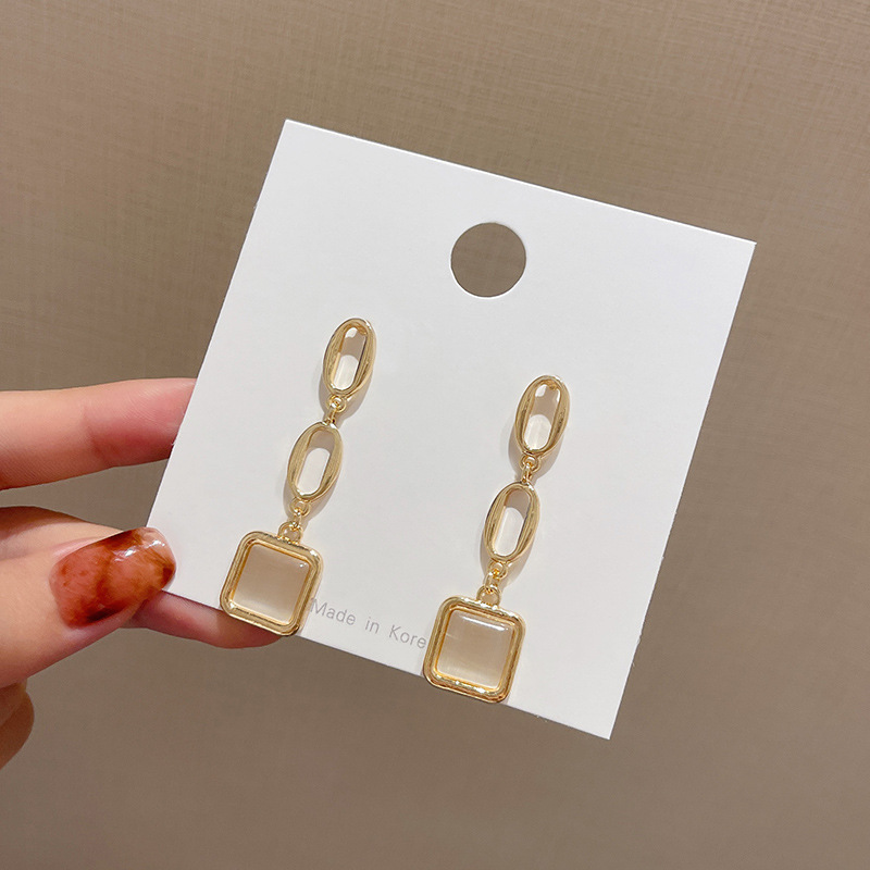 European and American fashion long chain geometric cat's eye stone pendant earrings, women's creative design sense stud earrings full figure
