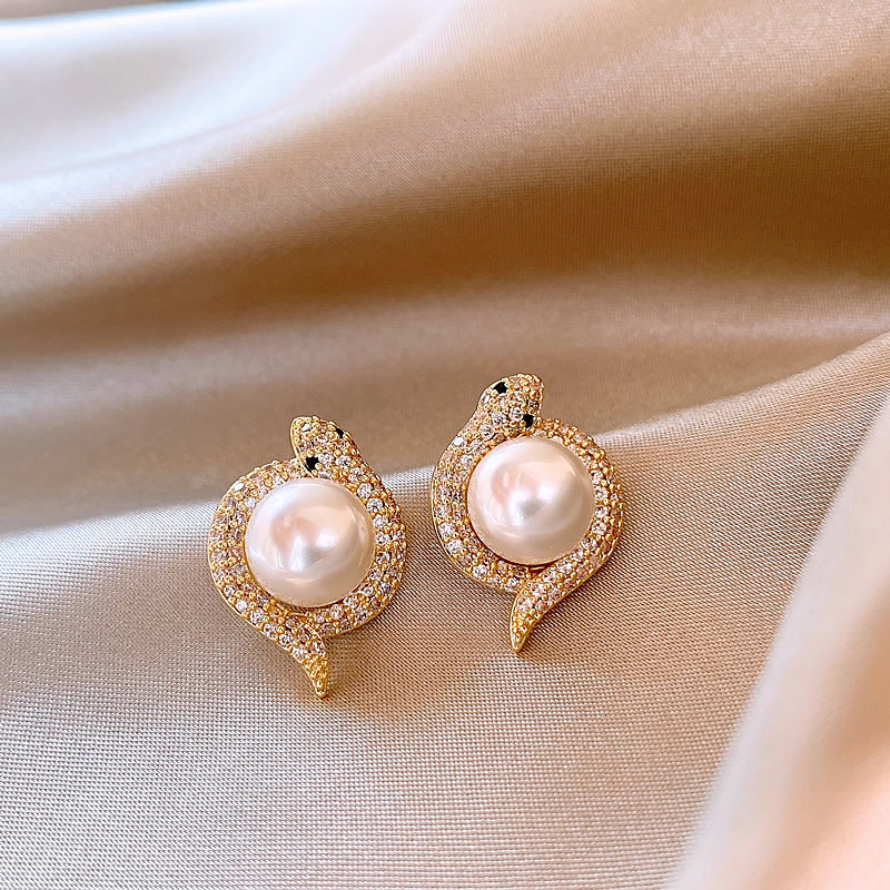 European and American cross-border micro-inlaid small snake pearl stud earrings, a unique and niche 2025 new style of earrings and earrings, exuding a light luxury and high-end feel full figure