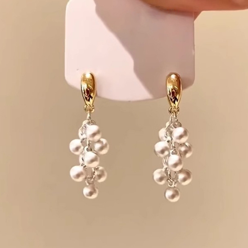 French cold and elegant grape string pearl earrings, women's light luxury and high-end temperament, tassel earrings, gentle and high appearance level earrings full figure