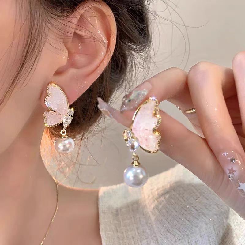 Gradient crystal butterfly pearl stud earrings for women 2024 new niche design light luxury earrings, Korean-style high-end earrings Application Scenario