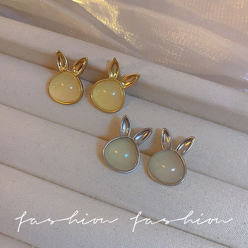Personalized cat's eye stone rabbit ear studs, feminine charm, internet-famous light luxury fashion earrings, 2023 new trendy and niche earrings Application Scenario