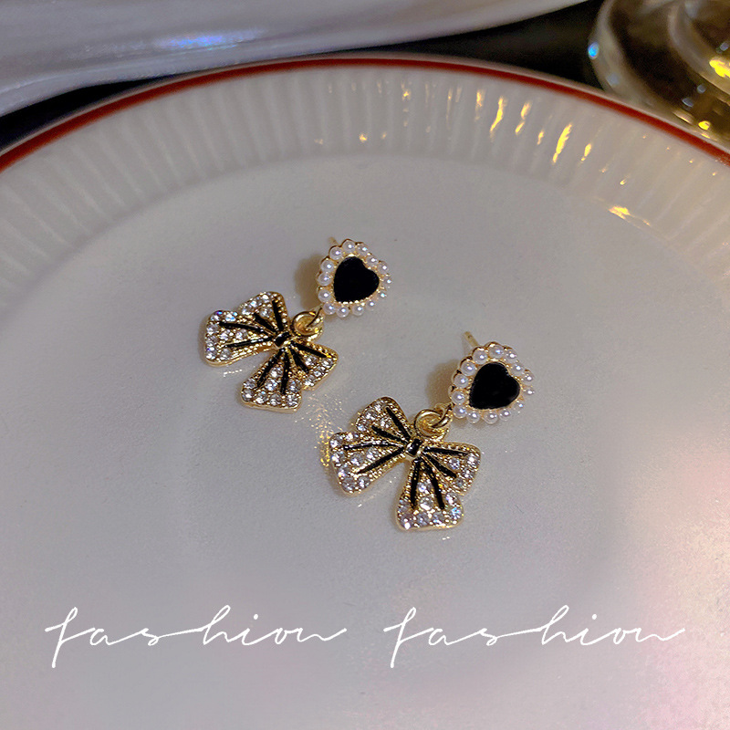 925 silver needle French retro pearl bow earrings for girls, full of diamonds, sweet and elegant black heart-shaped small earrings Specification drawing