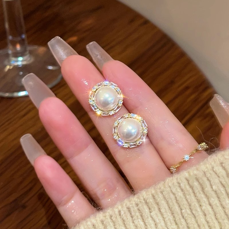 Simple and versatile pearl zircon stud earrings s925, silver needle, niche design, high-end earrings, feminine style earrings details Picture