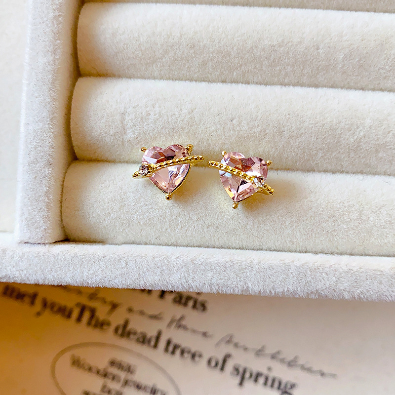 Sweet and cool pink zircon stud earrings 2025 New bestseller, high-end and stylish heart-shaped stud earrings and earrings for women Specification drawing