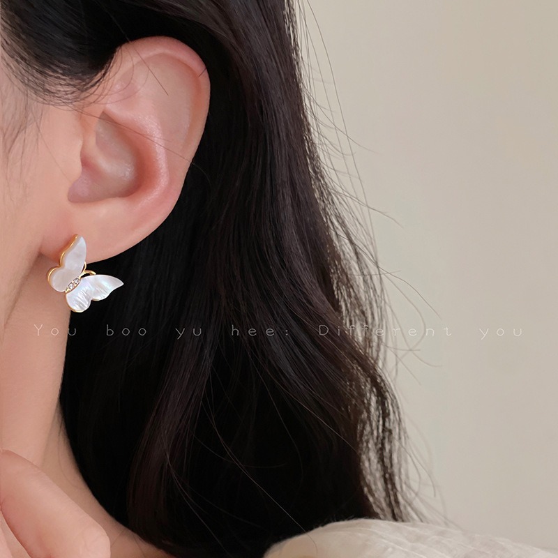 Ethereal mother-of-pearl butterfly stud earrings for women, a new summer 2024 bestseller, sweet earrings with a high-end and light luxury style Application Scenario