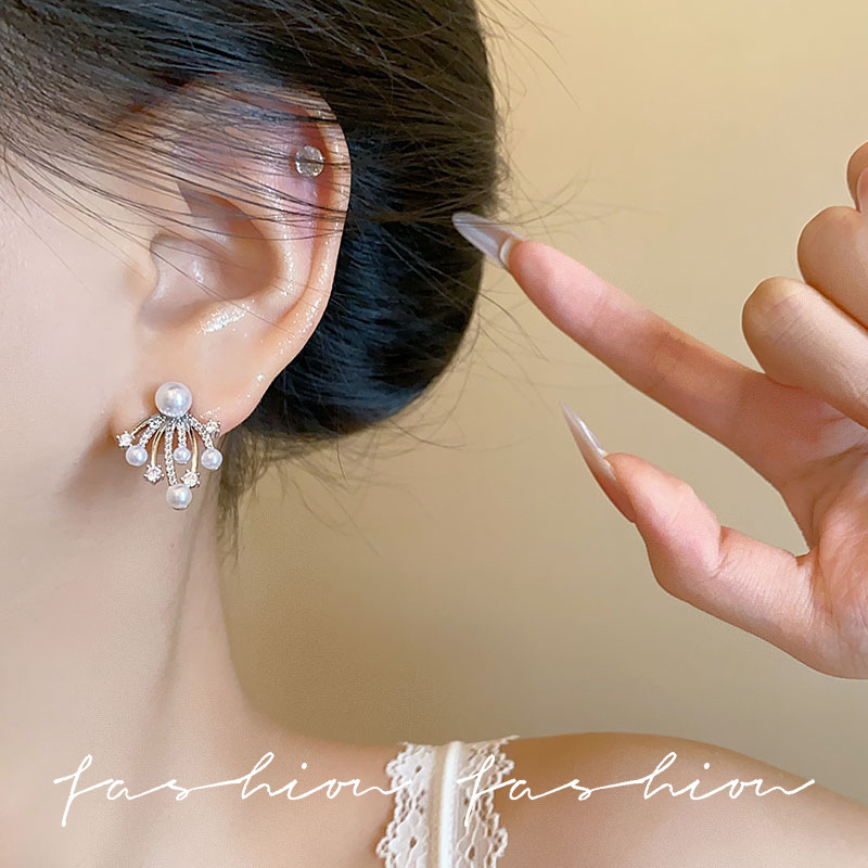 Silver firework pearl earrings with a light luxury and high-end feel, a new bestseller in 2025, French-style stud earrings, a niche ear accessory for women Application Scenario
