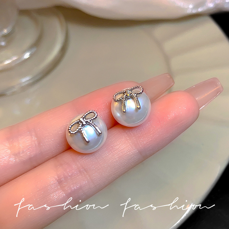 Retro silver needle steamed buns, pearl stud earrings, French sweet and elegant earrings, bow, high-end earrings, petite girl Specification drawing
