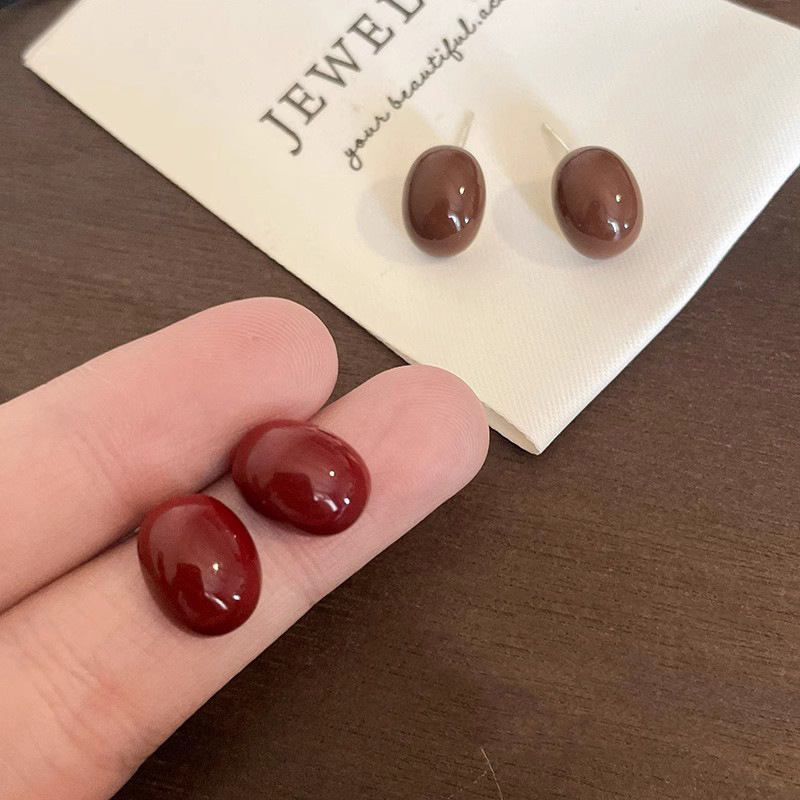 Retro Hong Kong-style wine red bean stud earrings for women, simple and unique round bead earrings, exquisite, fashionable and versatile silver needle earrings details Picture