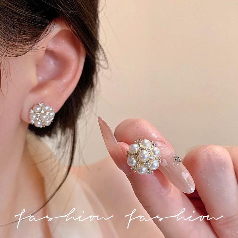 Copper micro-inlaid zircon hydrangea flower pearl stud earrings, a niche design for women with a high-end feel, fashionable silver needle earrings details Picture