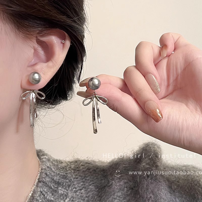 Two-piece grey pearl earrings with a cold and feminine style, unique bow earrings, silver needles, and high-end gold stud accessories Specification drawing