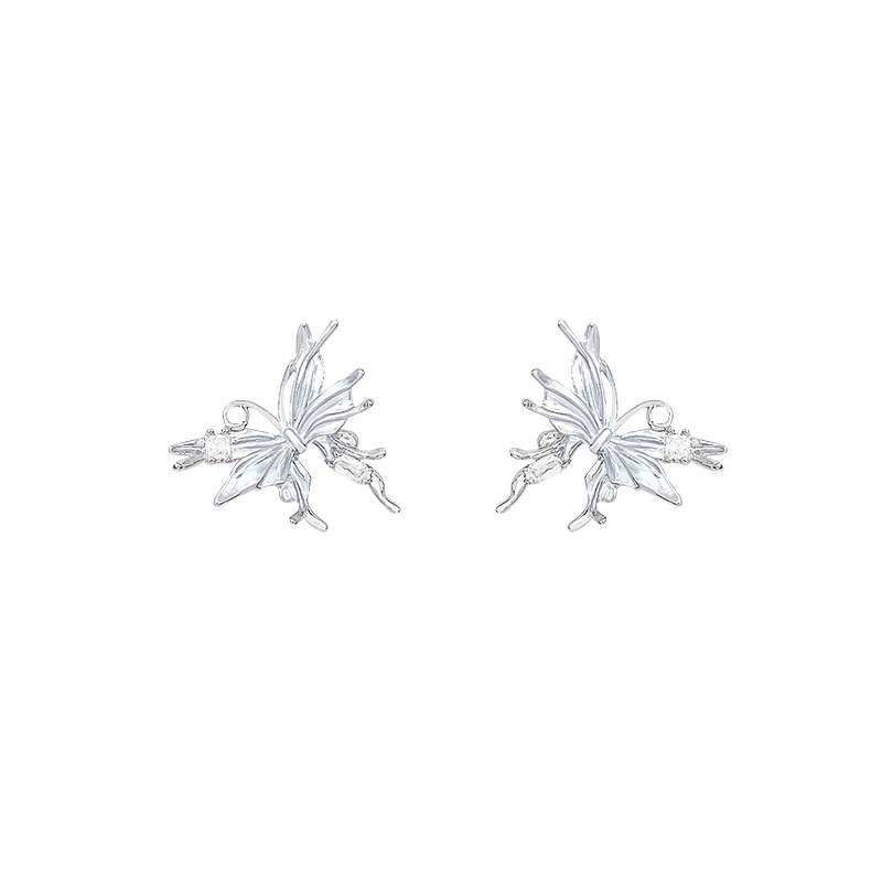 Cold and ethereal hollowed-out butterfly stud earrings for women to show off their faces, small ear bone stud earrings, exquisite and simple earrings, internet-famous earrings Item Picture