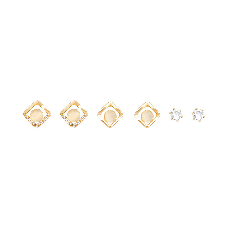 The Four Directions Wealth Earstud earrings exude a light luxury and high-end vibe. The square-shaped cat's eye earrings are a niche and unique earpiece that has become a popular online celebrity Item Picture