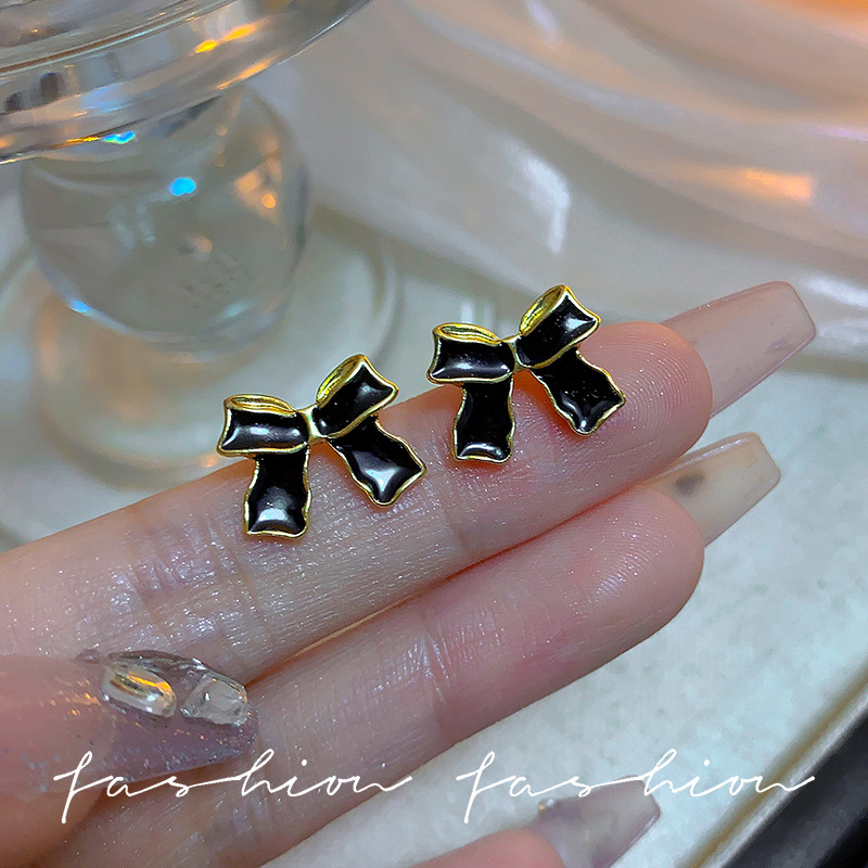 Black bow stud earrings 925 silver needle stud earrings simple, small and versatile earrings for women, new trendy earrings for 2024 full figure