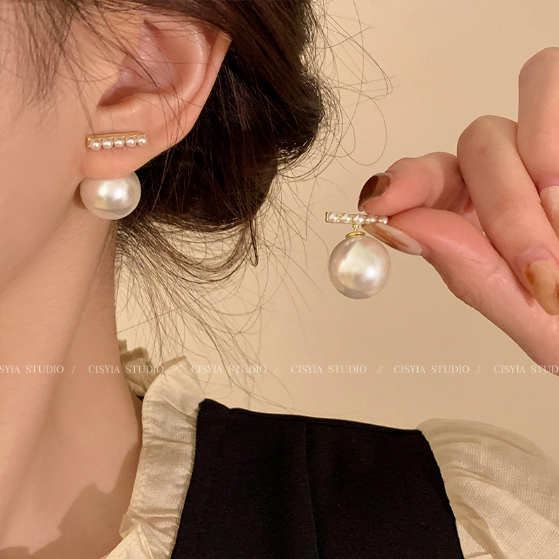 Japanese and Korean light luxury pearl stud earrings, women's niche design sense, fashionable and high-end earrings, 2023 new trendy retro earrings full figure