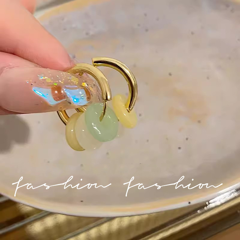 This is a pair of faux agate and jade ear loops for women. The elegant metal ear loops exude a sense of high-end, light luxury, and are simple and safe Application Scenario