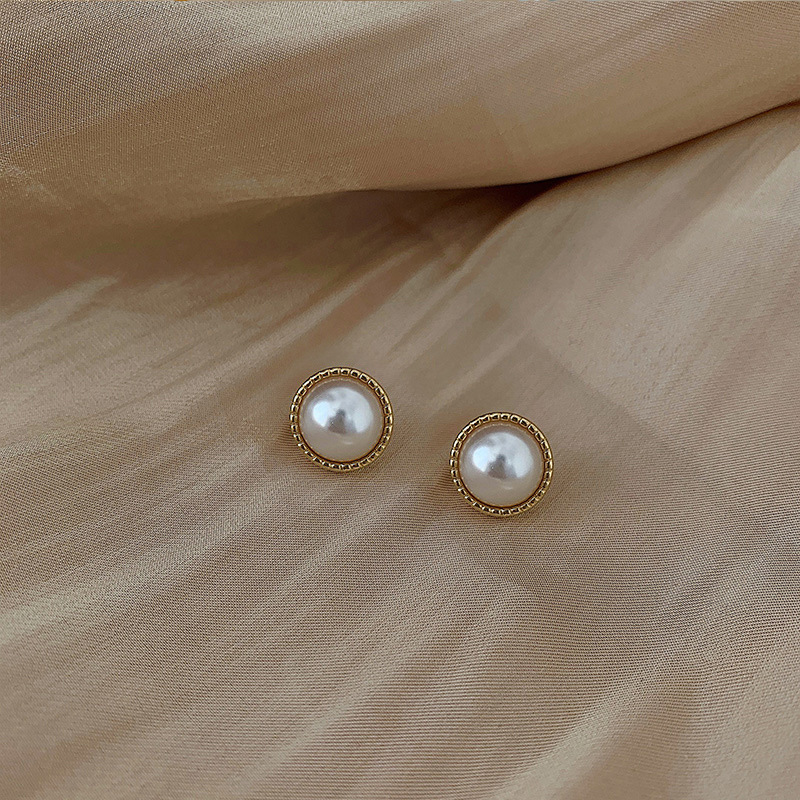 Retro pearl stud earrings, trendy and stylish earrings, French style, simple and elegant stud earrings, high-quality earrings wholesale full figure