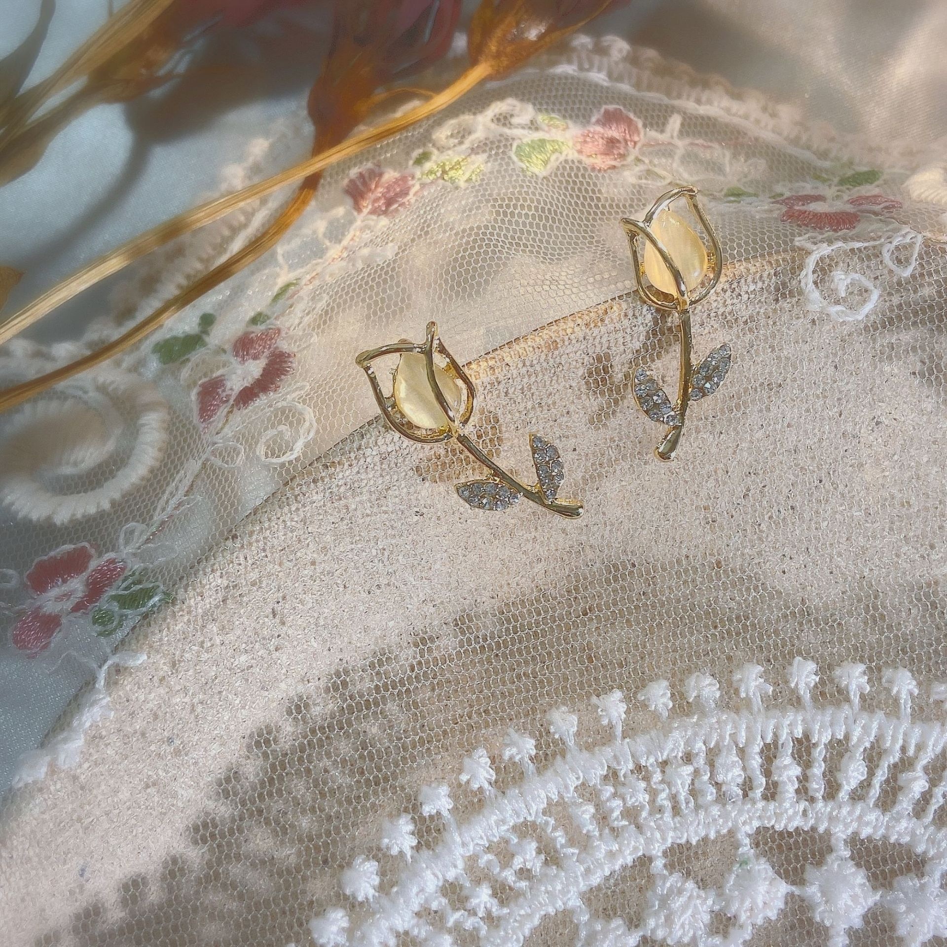 S925 Korean elegant silver needle tulip flower stud earrings, internet-famous elegant and stylish cat's eye stone earrings for women details Picture