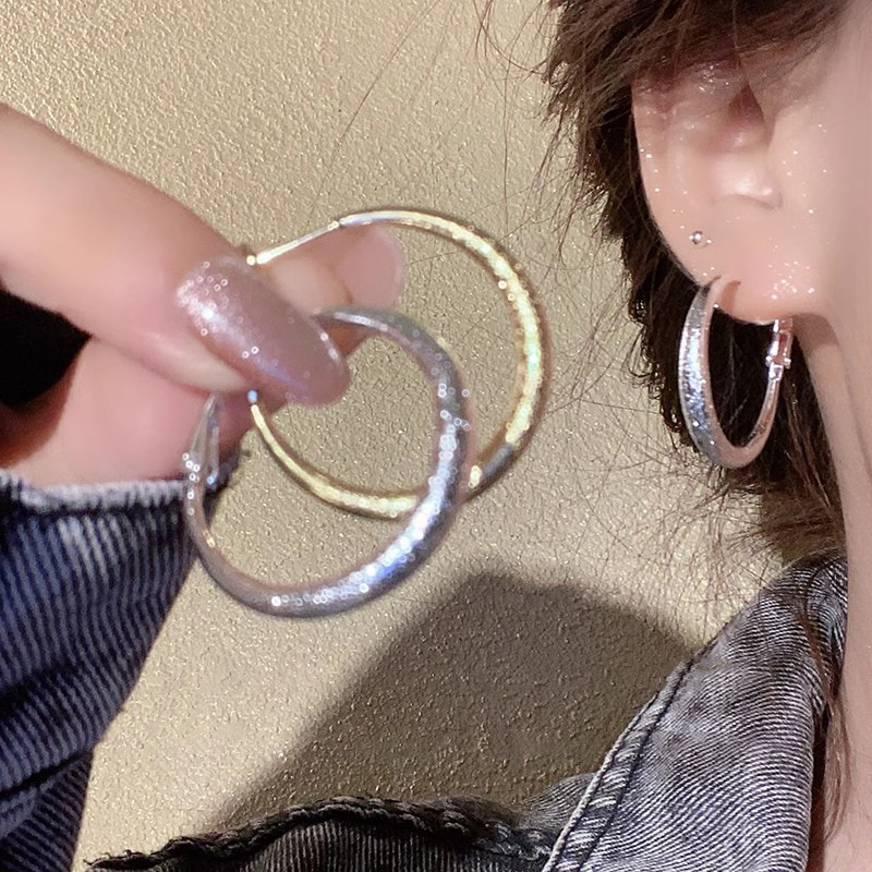 French Full Sky Star 925 silver needle ring earrings, women's high-end and light luxury style ear rings, autumn and winter plain ring earrings full figure