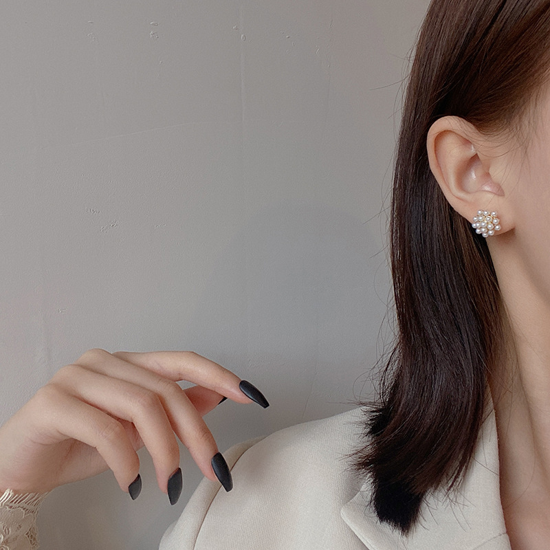 New retro Baroque simple and individual pearl earrings from Dongdaemun, South Korea, with a court style and unique temperament details Picture