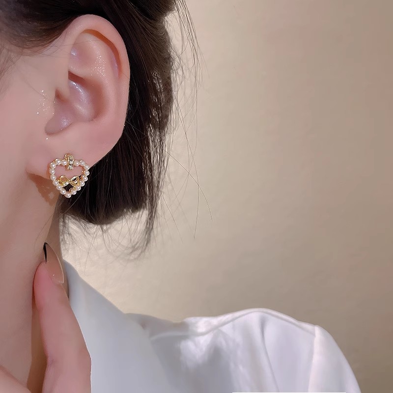 Super ethereal and simple heart-shaped bow, fashionable diamond-encrusted earrings, versatile and elegant stud earrings for women Specification drawing